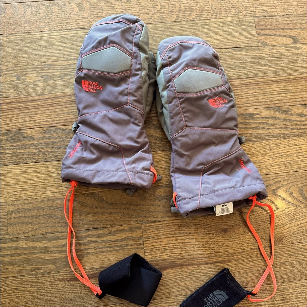 The North Face mittens female size M